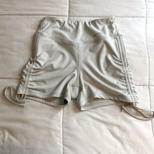 Bo+Tee shorts with adjustable scrunch sides